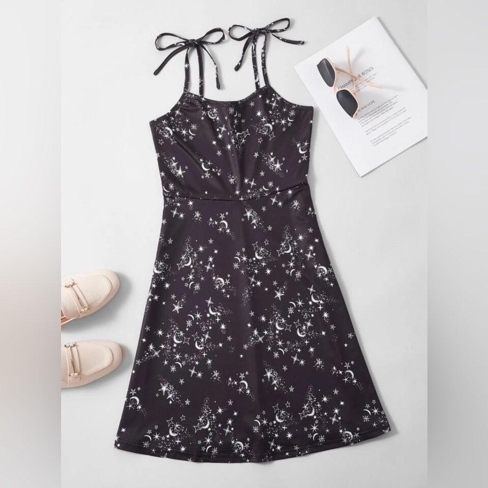 Moon And Star Print Tie Shoulder Dress
SKU: sw2111099070514770